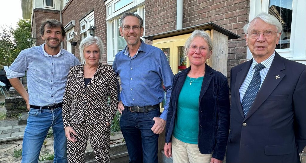 Teamfoto Energiek Noordveen. Van links naar rechts: Hugo Remmers, Paula Wieggers, Peter Steerneman, Suzan van der Linden (oud lid) en Jan Willem de Waal.